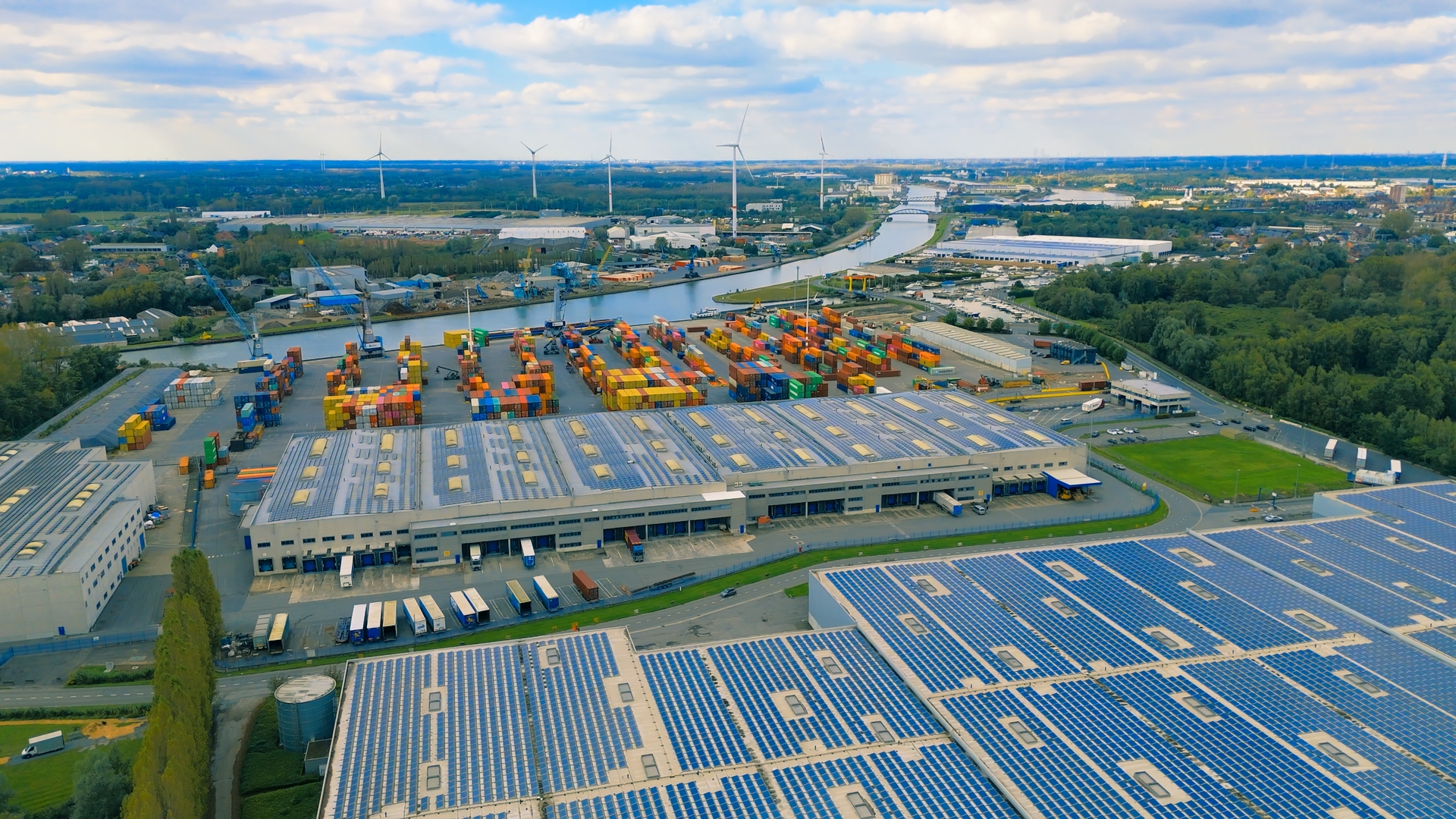 Luchtfoto: ContainerTerminal in Klein Willebroek