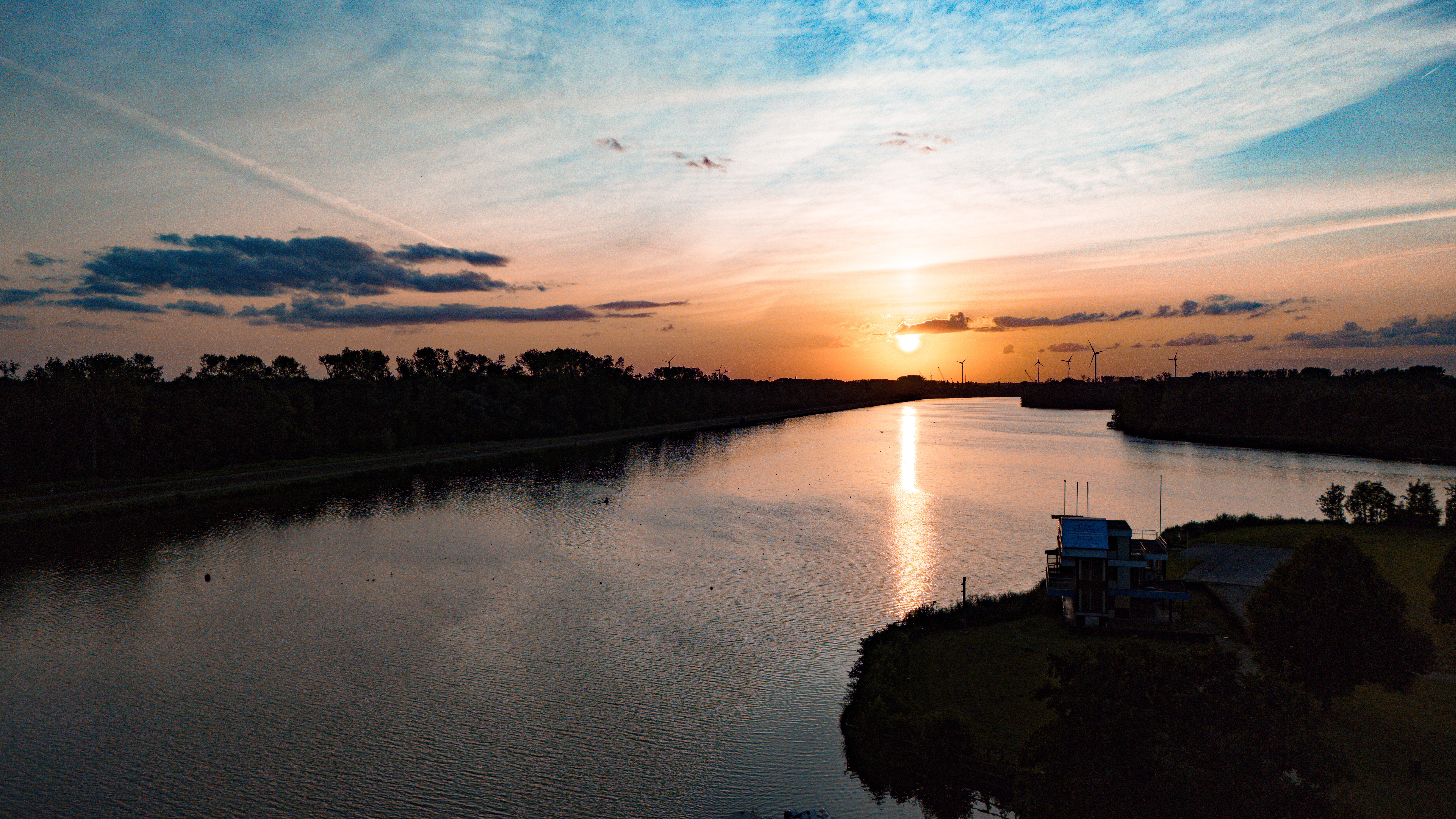Luchtfoto: zonsondergang hazewinkel